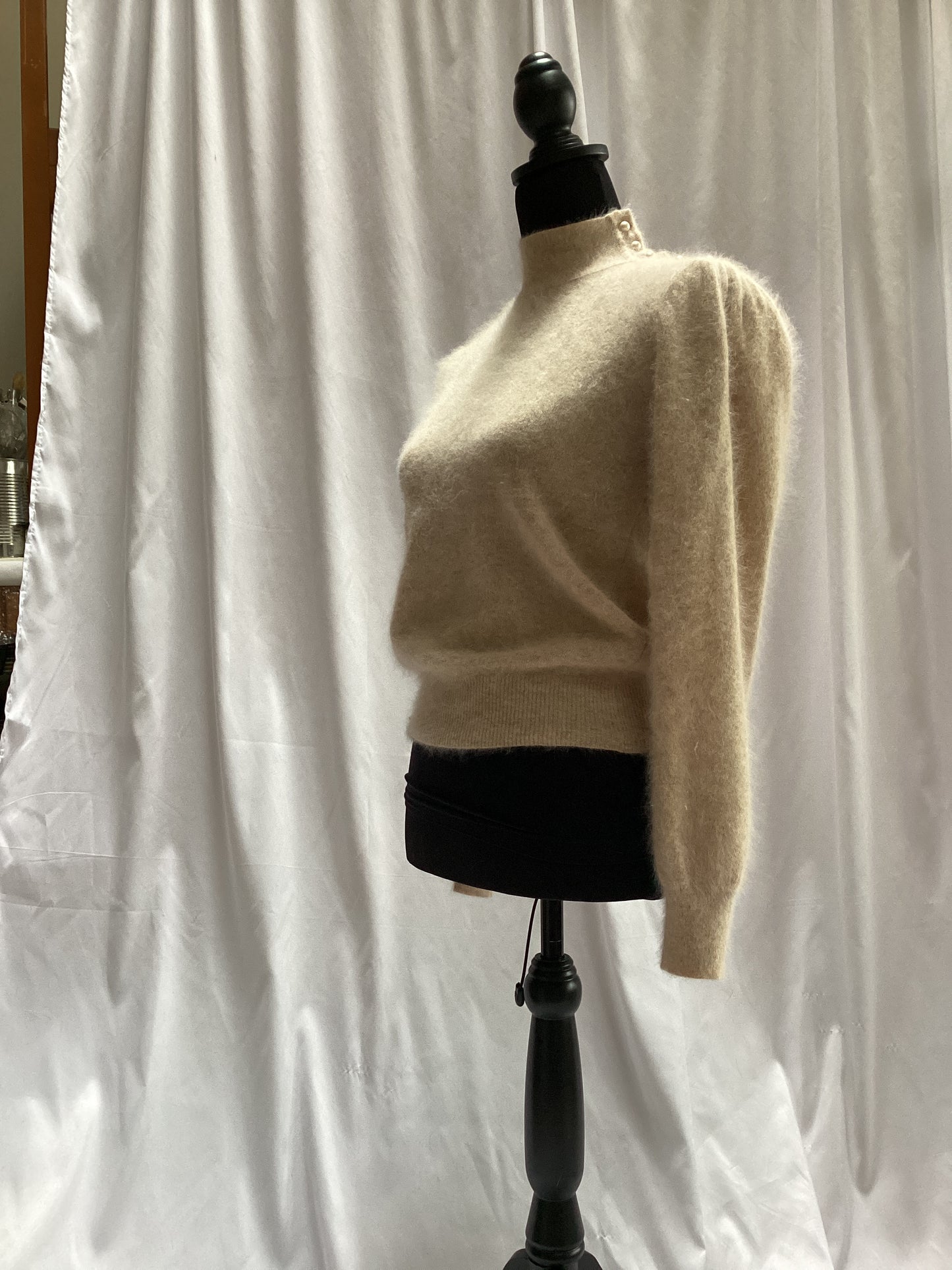 CHAUS LAMBSWOOL /ANGORA  long sleeved sweater, size small color beige