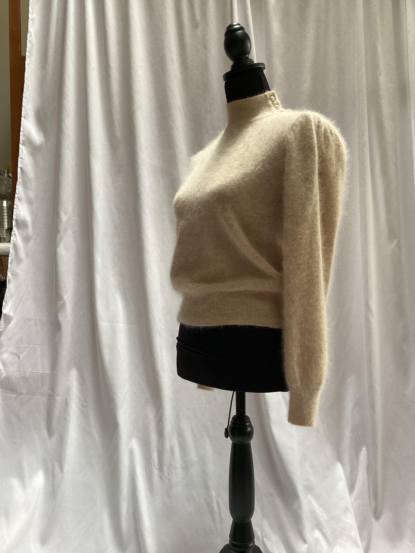 CHAUS LAMBSWOOL /ANGORA long sleeved sweater, size small color beige