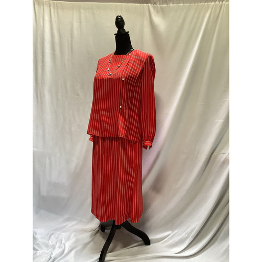 Light weight 2 piece red Gloria Sachs Silk Suit size 10