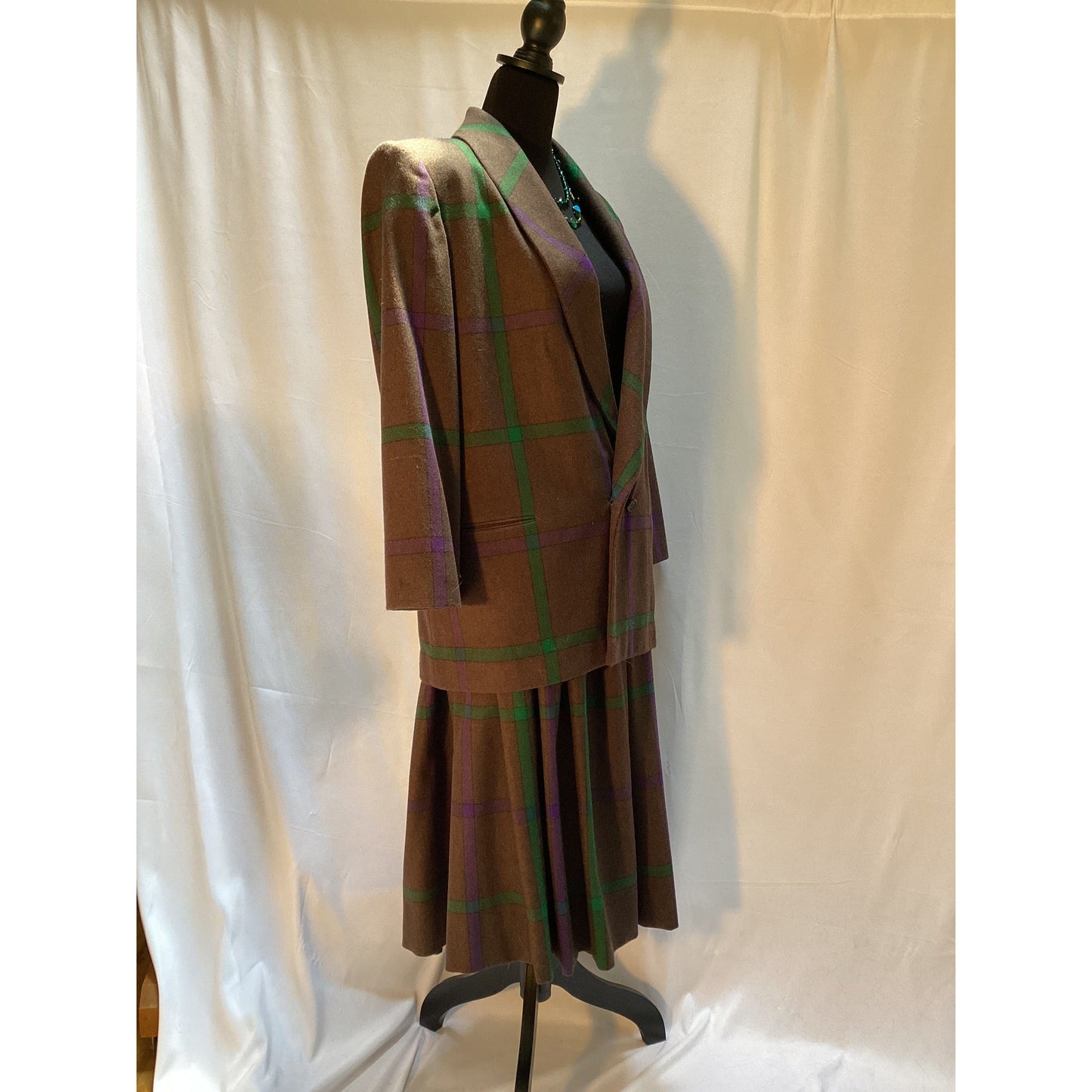 Perry Ellis Wool Suit with Shoulders size medium