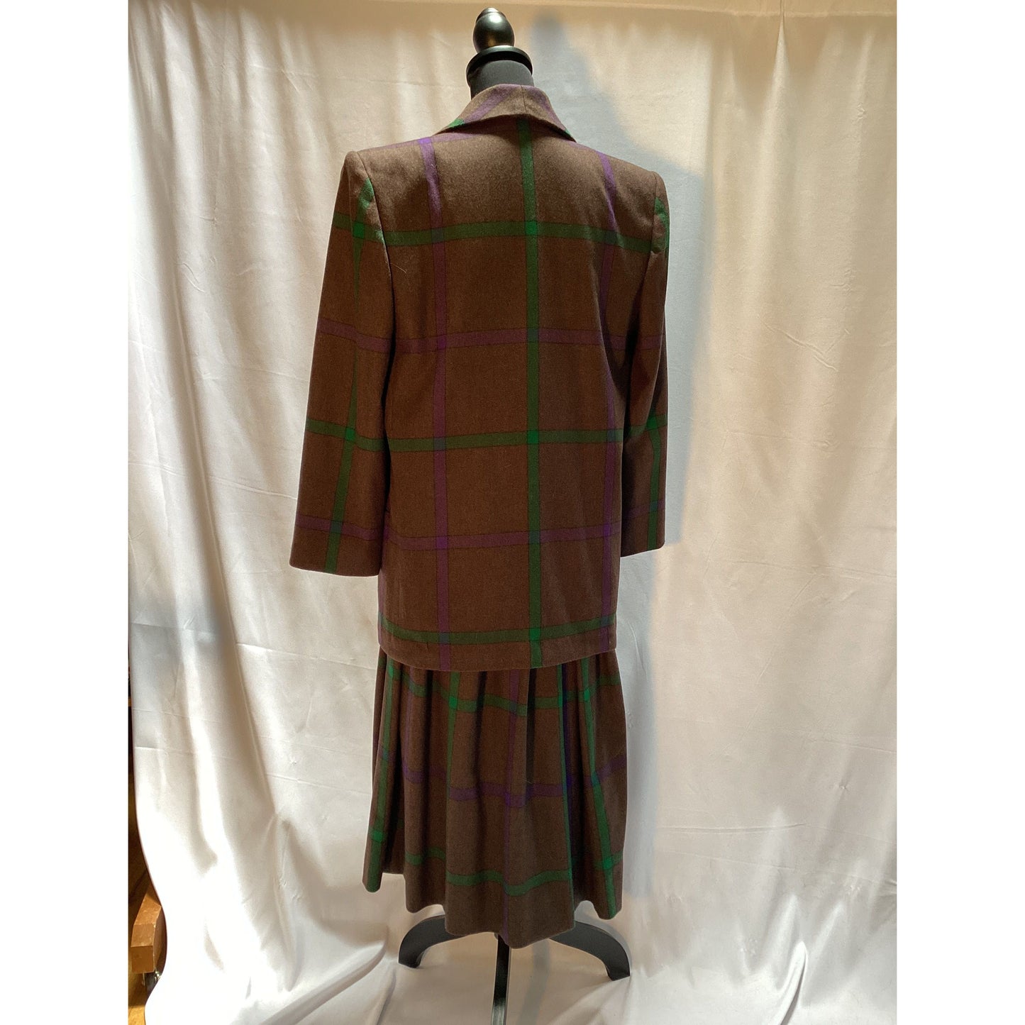 Perry Ellis Wool Suit with Shoulders size medium