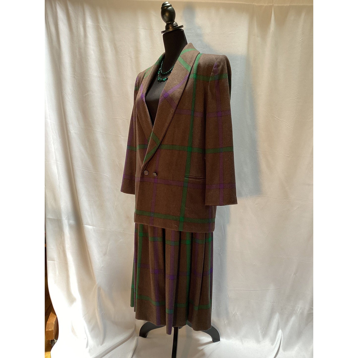 Perry Ellis Wool Suit with Shoulders size medium