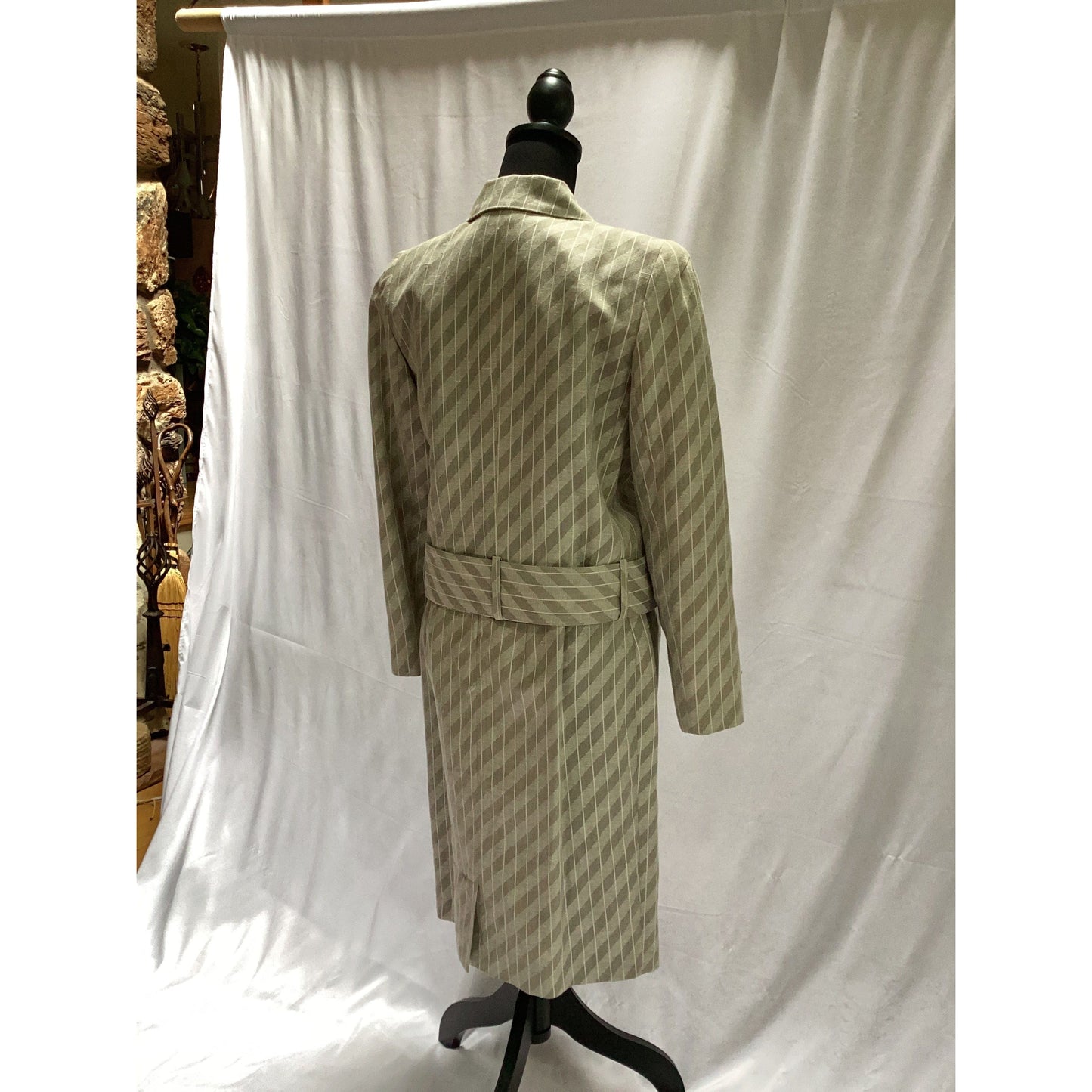 Harve Benard 2 Piece Lined Cotton Beige Suit with belt size 6