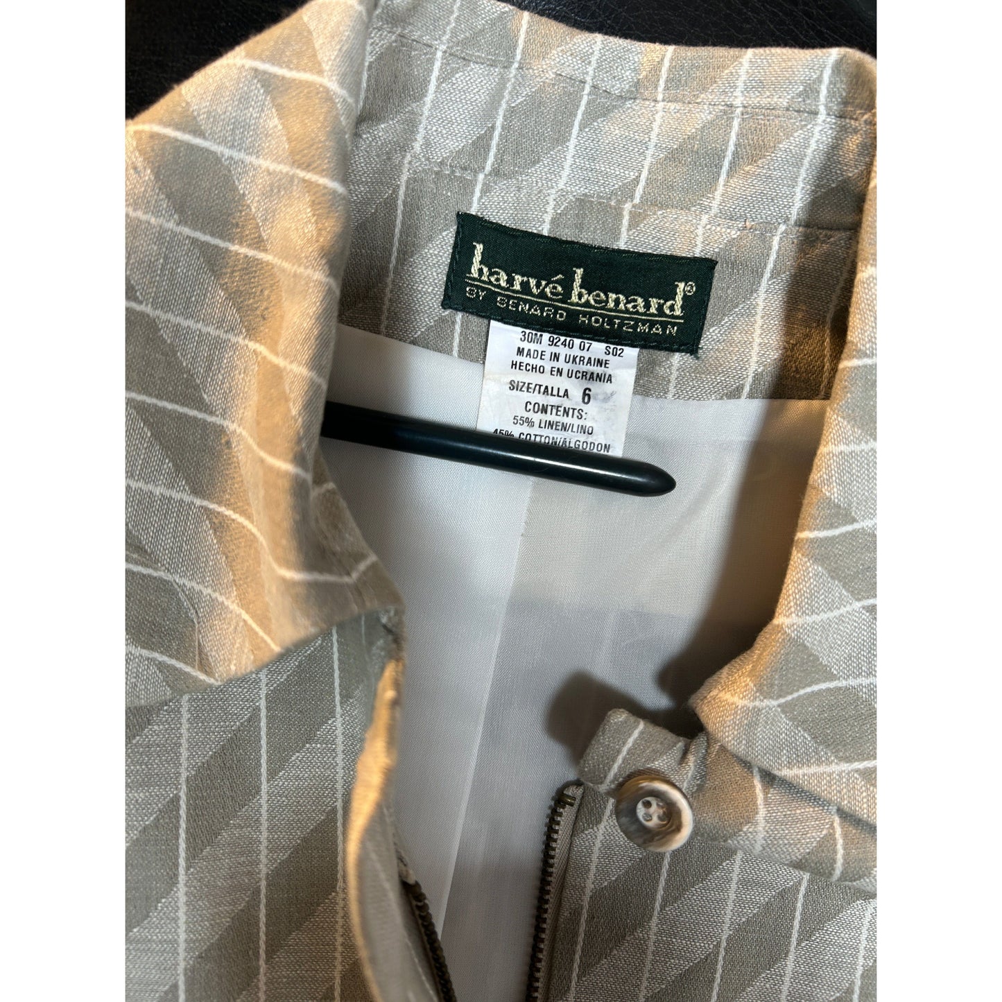 Harve Benard 2 Piece Lined Cotton Beige Suit with belt size 6