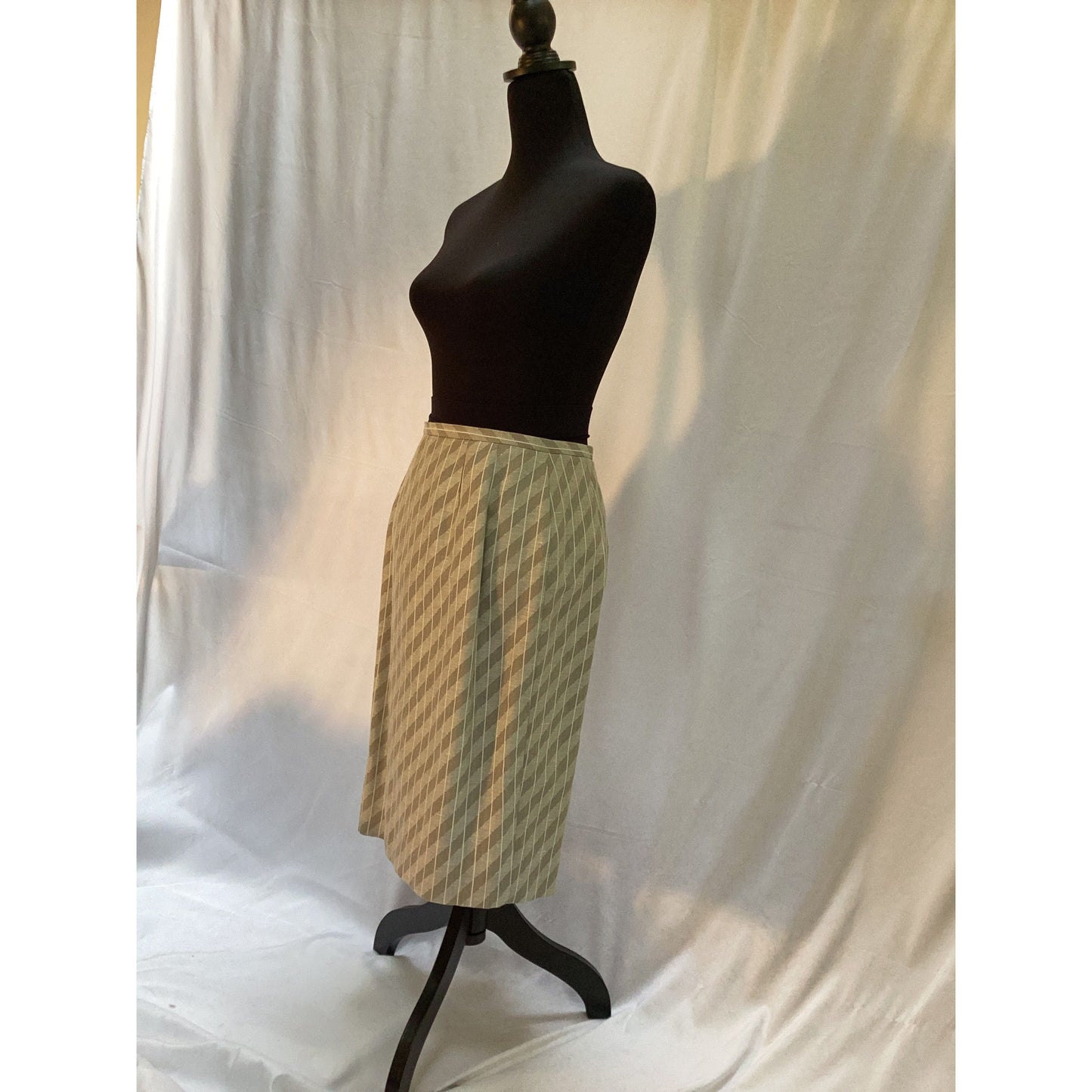 Harve Benard 2 Piece Lined Cotton Beige Suit with belt size 6
