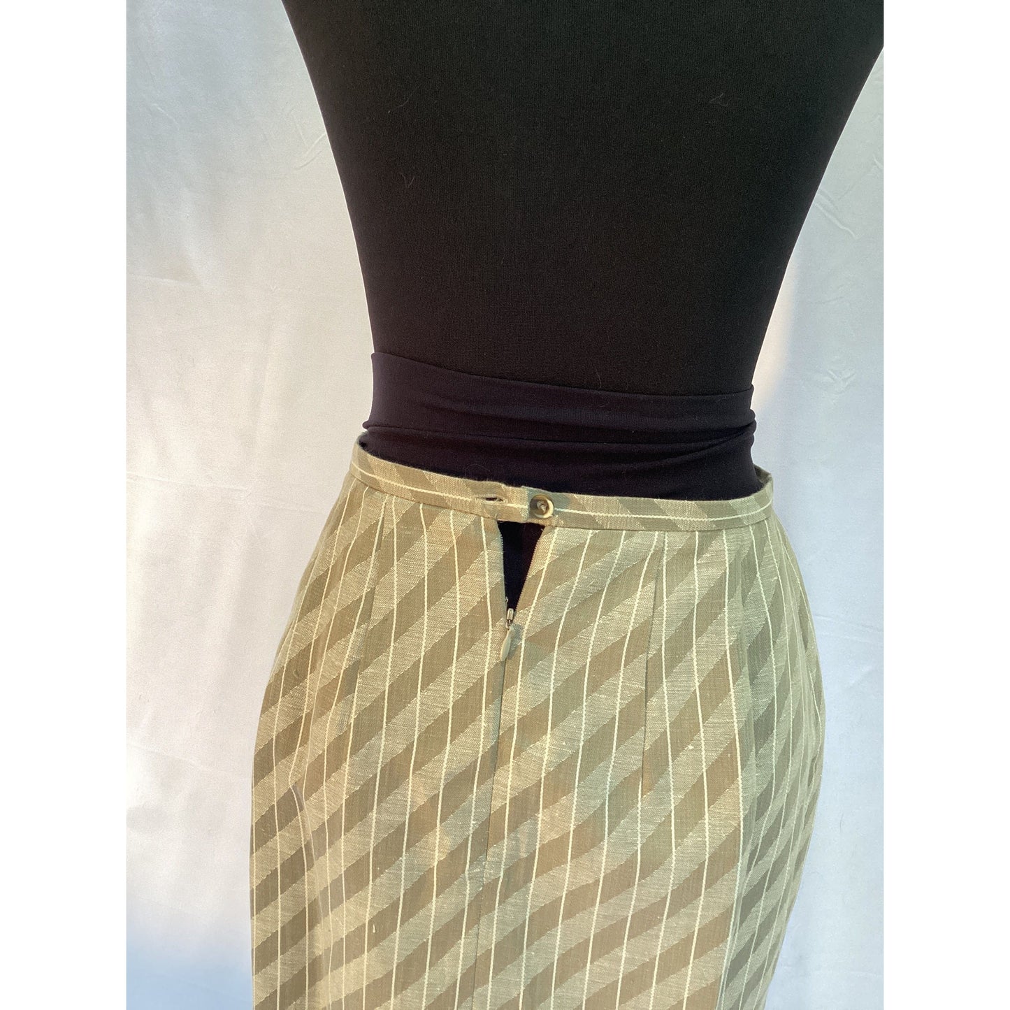 Harve Benard 2 Piece Lined Cotton Beige Suit with belt size 6