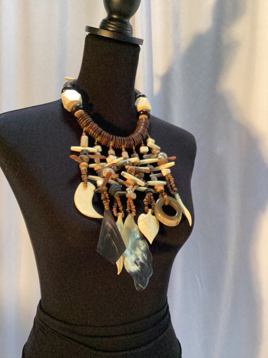 AFRICAN BEAD AND SHELL NECKLACE ABOLONE