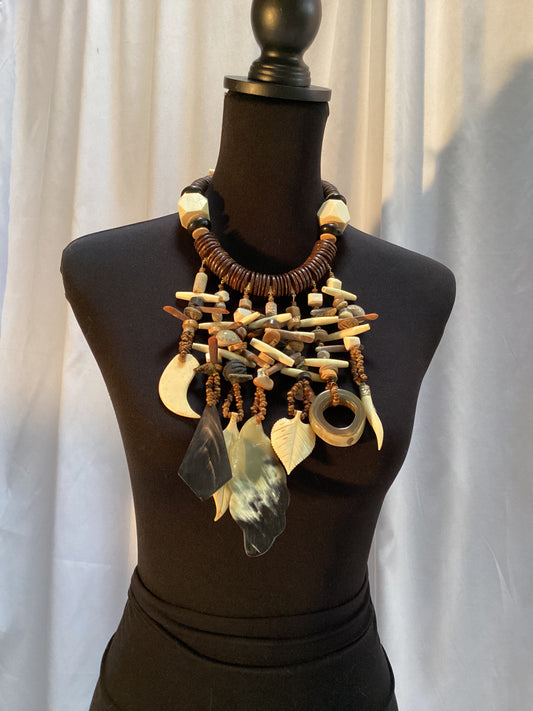 AFRICAN BEAD AND SHELL NECKLACE ABOLONE