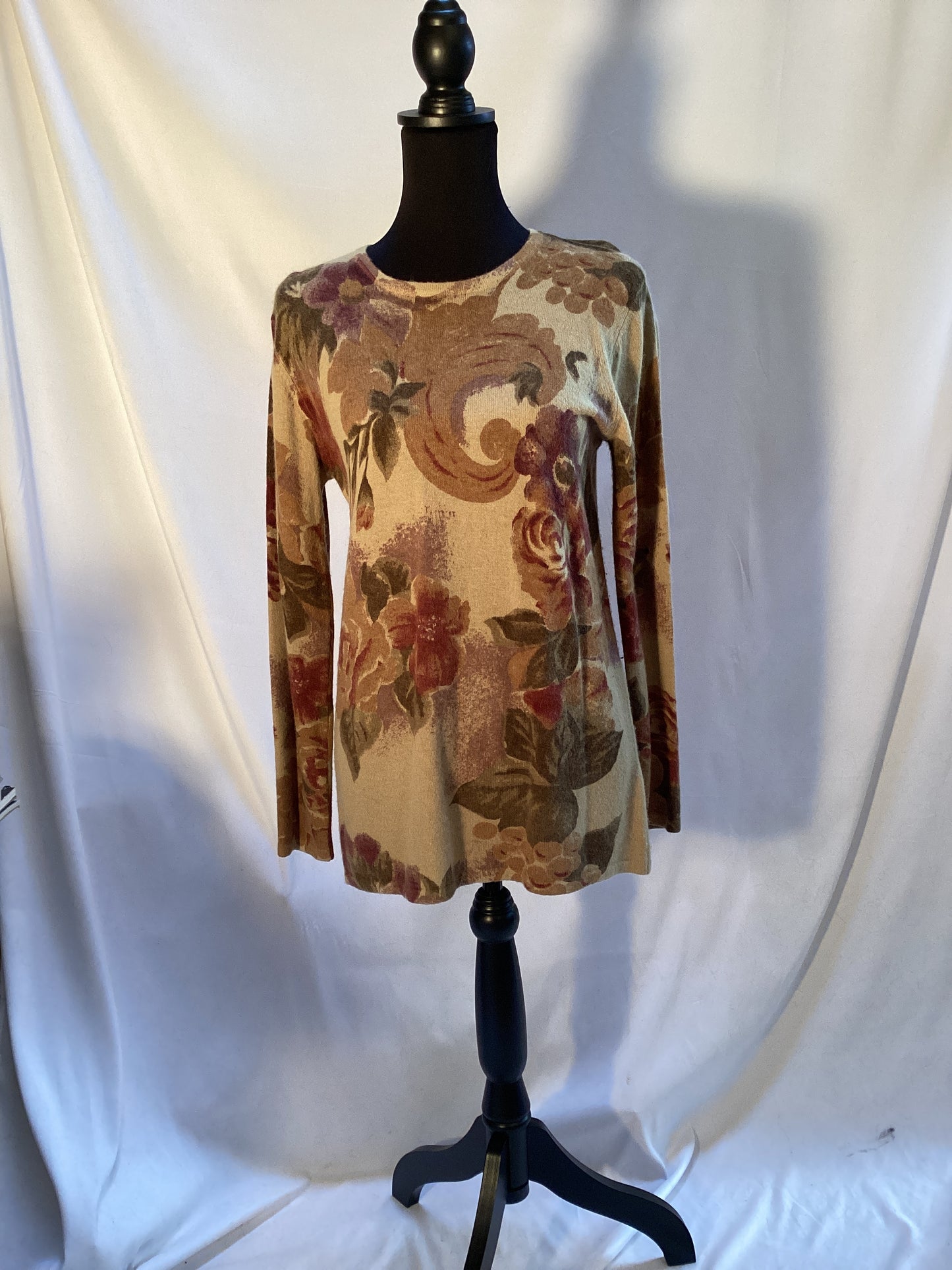 Soft brown print pull over Sweater by Nina Leonard size small, lambs wool, angora, nylon blend